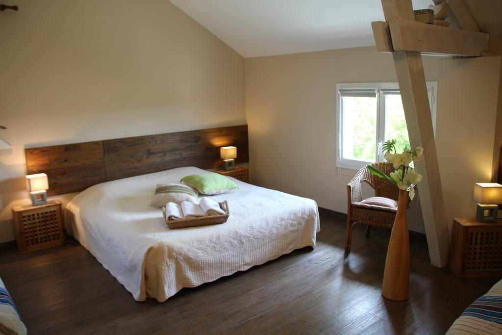 Chambres D'Hotes Domaine De Compostelle Casteide-Candau Bagian luar foto
